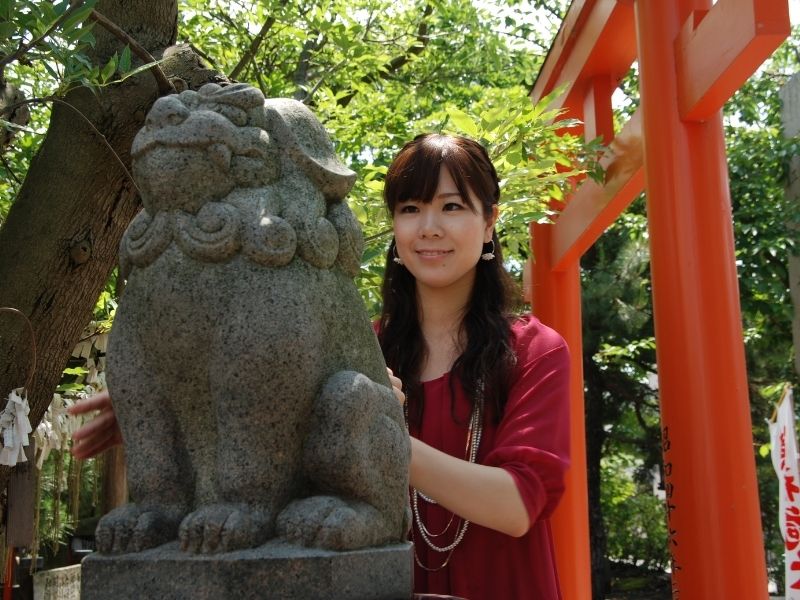 湊稲荷神社 まわる狛犬